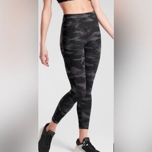 Athleta Ultimate Stash Pocket Camo 7/8 Tight🖤
